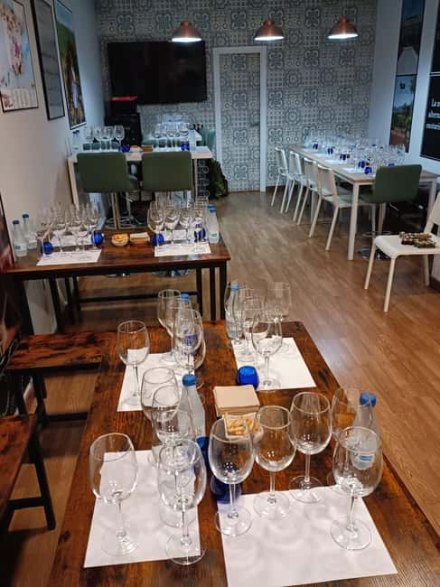 Toledo: Wine, EVOO, and Tapas Tasting - Exploring La Mancha Wines with Ana Morales