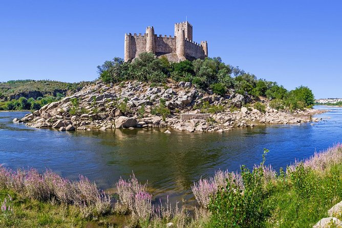 Tomar and Almourol Castle Private Tour from Lisbon - Scenic Overview at Praça da República
