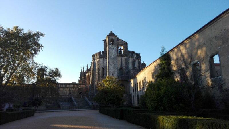 Tomar, Batalha and Alcobaca Private Tour - The Role of the Guides: Knowledge and Warmth