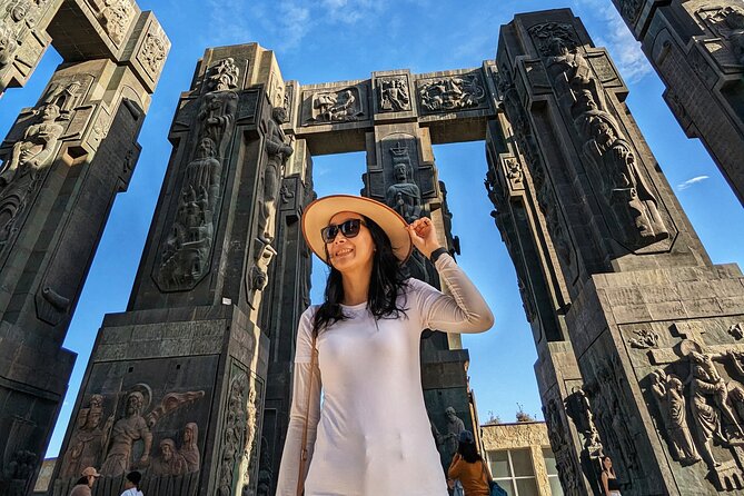 Top highlights of Tbilisi: Old City Sameba Chronicles of Georgia - Visiting the Holy Trinity Cathedral (Sameba)