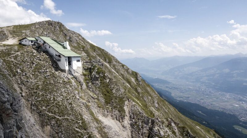 Top of Innsbruck: Roundtrip Cable Car Ticket - Navigating the Stops: From Hungerburg to Hafelekar