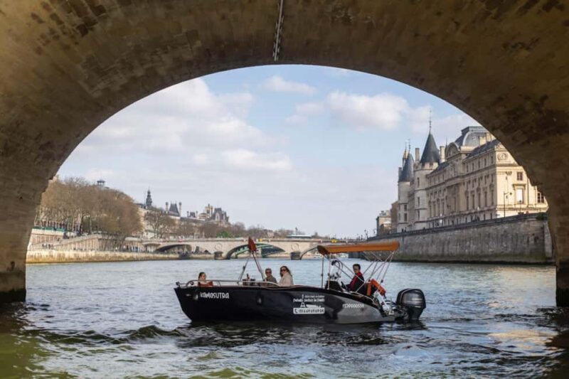 Top Private Cruises in Paris with Champagne + more surprises - From the Statue of Liberty to Notre-Dame: A Detailed Route