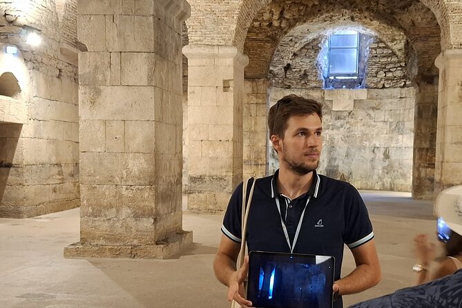 Top-Rated Split Game of Thrones and History City Walk - Dracarys! - The Significance of the Vestibulum and Live Performances