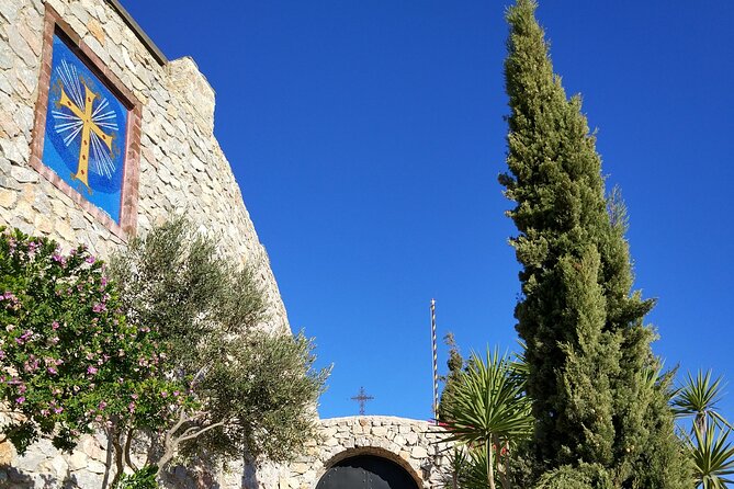 Top Sights of Santorini with Wine Tasting and Sunset in Oia - Watching the Sunset in Oia: The Iconic Cliffside Village