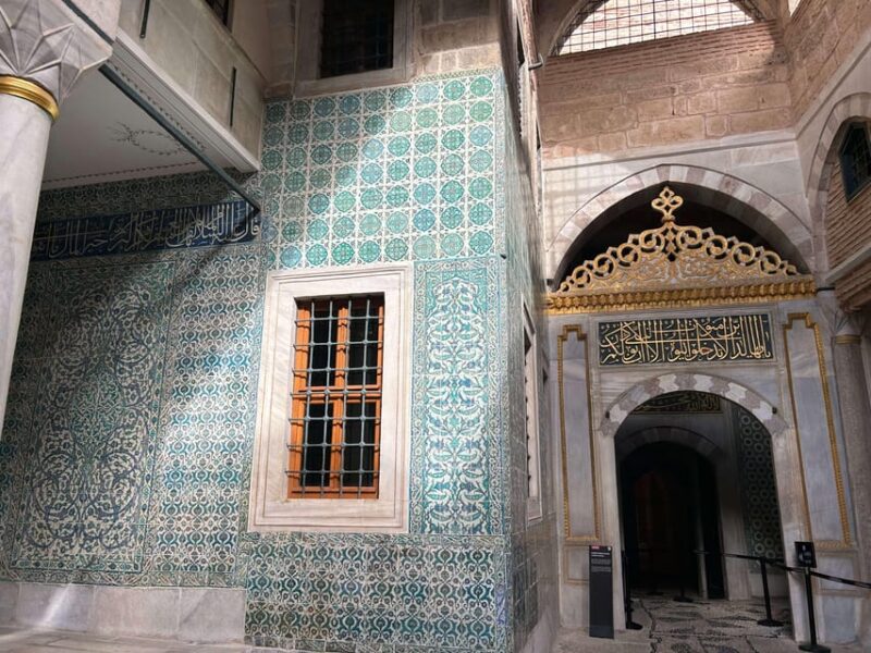 Topkapi Palace and Harem Skip-the-Line-Tickets & Audio Guide - Inside Topkapi Palace and the Harem Museum