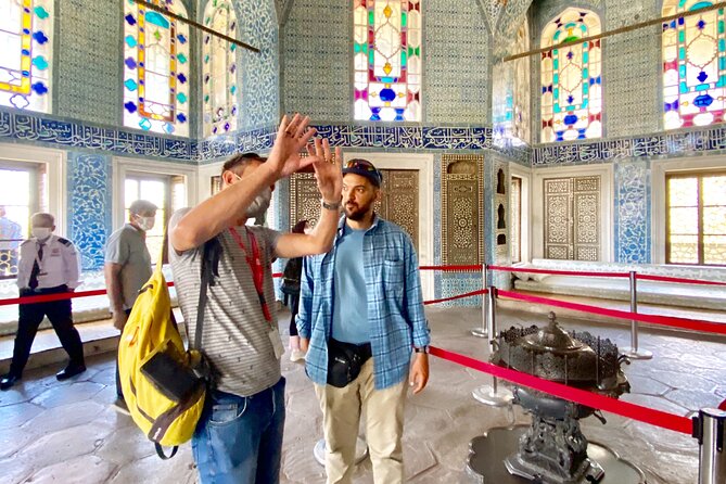Topkapi Palace with Harem and Blue Mosque Guided Tour - Relaxing at Sultanahmet Square for Photos