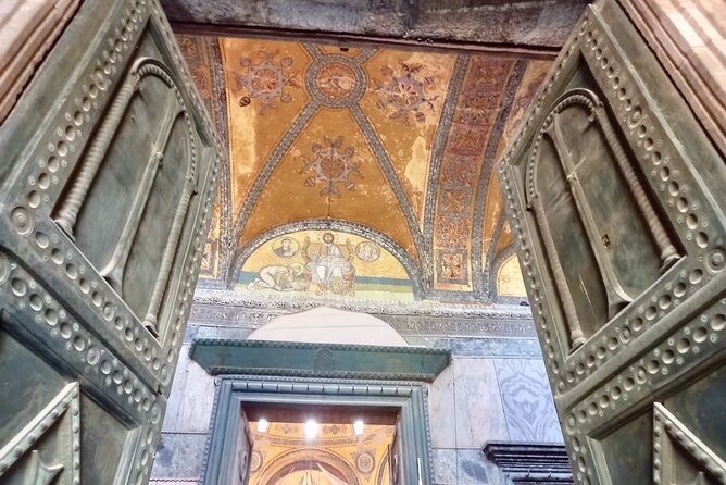 Topkapi Palace with Harem and Blue Mosque Guided Tour - Exploring Sultanahmet District: Heart of Old Istanbul