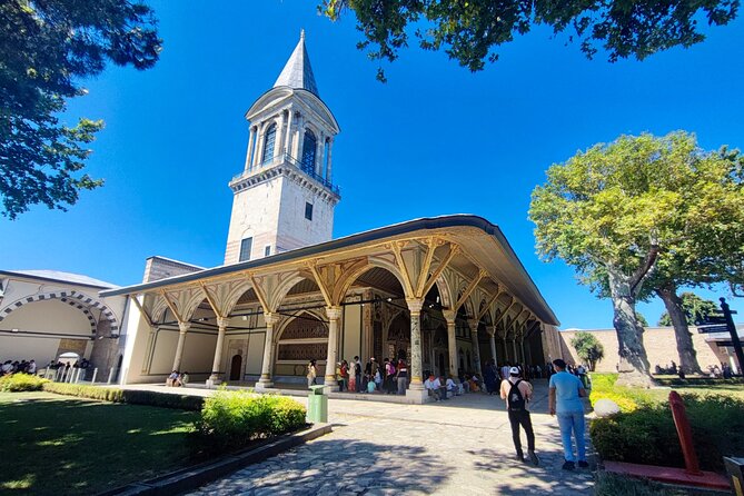 Topkapi Palace with Harem and Blue Mosque Guided Tour - The Guide and Tour Experience