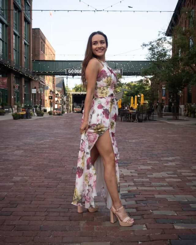 Toronto: 3 Iconic Outdoor Locations Photo Experience - What to Bring and What Not to Bring