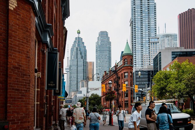 Toronto City Highlights Express Tour - The Cultural and Artistic Heart: Distillery District and Kensington Market