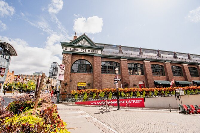 Toronto City Highlights Express Tour - The Luxury and Science Districts: Bloor Street and the ROM