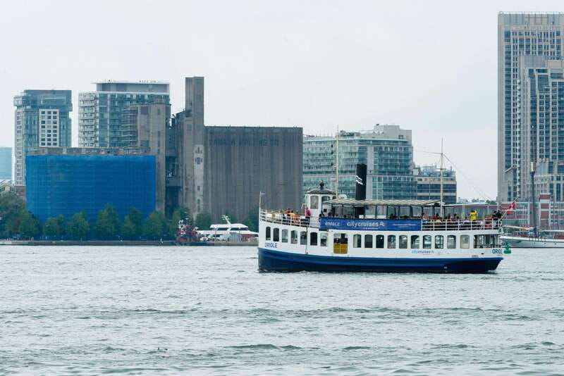 Toronto: City Views Harbor Cruise - Food, Drinks, and Onboard Experience