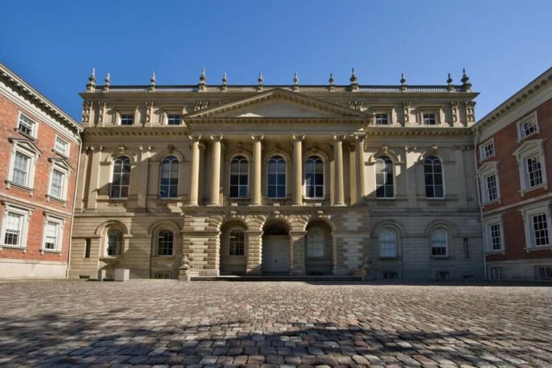 Toronto Couples Private Tour: Bustling Squares, Serene Parks - Logistics: Meeting Point and Group Experience