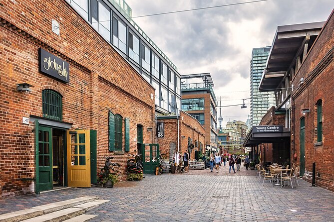 Toronto Distillery District: Whisky Exploration Game and Tour - Pacing, Duration, and Group Size