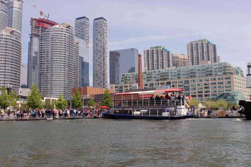 Toronto: Guided Harbour and Islands Sightseeing Cruise - Prime Photo Spots of the Toronto Skyline