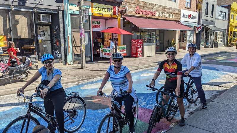 Toronto: Heart of Downtown 3.5-Hour Bike Tour - Discovering Hidden Corners and Unique Views