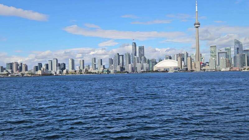 Toronto: Highlights Drive and Walking Tour - Key Points