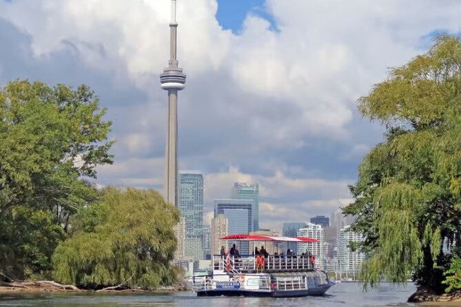 Toronto Hop-On Hop-Off Bus Tour with Scenic Boat Cruise - The Guide and Customer Service Experience
