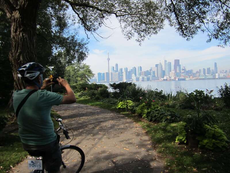 Toronto Islands: Morning or Twilight 3.5-Hour Bike Tour - Starting at Downtown Toronto and Crossing the Harbor