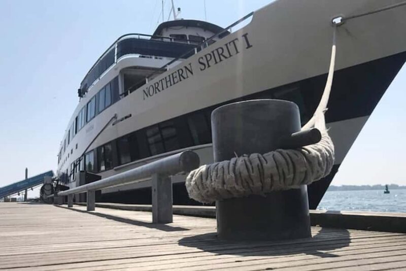 Toronto: Mother's Day Premier Cruise with Brunch or Dinner - Special Touches for Moms and Kids