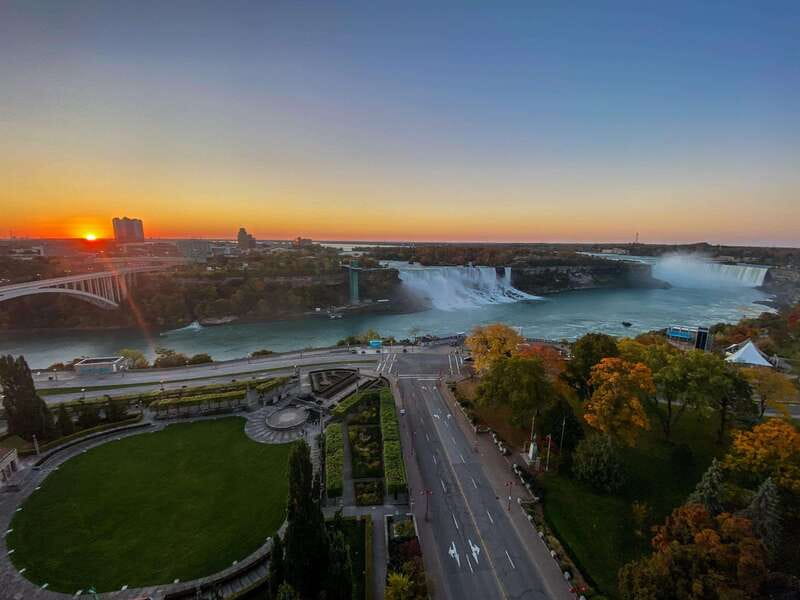 Toronto: Niagara Falls Day Tour with Niagara City Cruise - Authentic Canadian Tastings and Local Delights