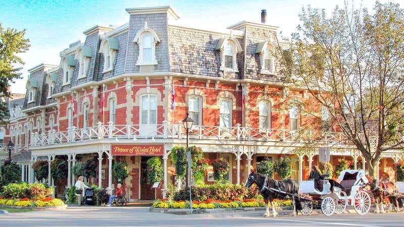 Toronto: Niagara Falls Day Tour with Optional Boat Cruise - Lunch and Food Options at Niagara Falls