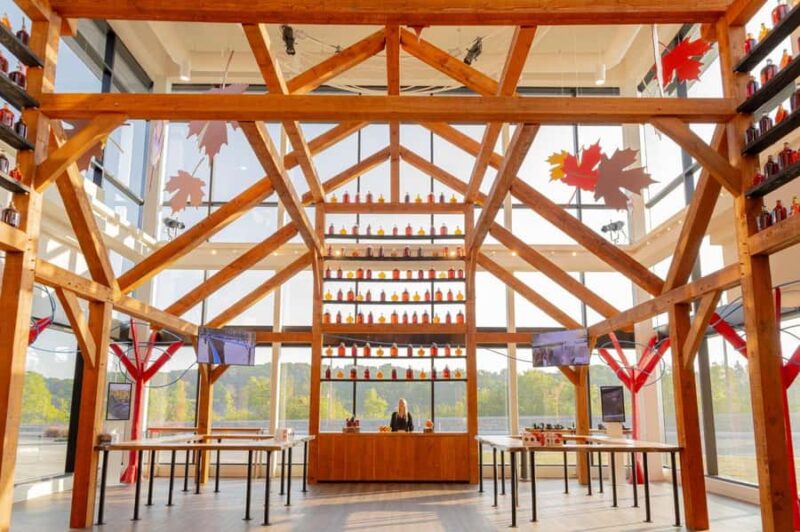 Toronto: Niagara Falls Evening Tour with Fireworks - Maple Leaf Place: Canadian Tastes and Sweet Sampling