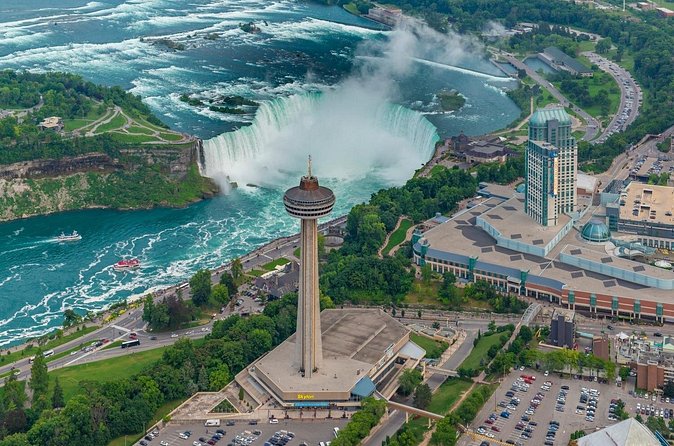 Toronto, Niagara Falls & Thousand Islands VIP 2Day Trip - Day Two: Toronto’s Skyline and Underwater Wonders