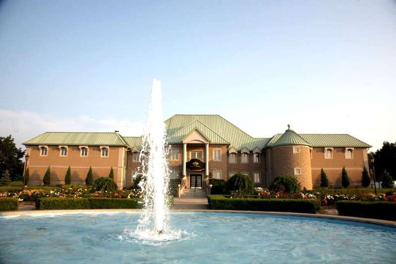 Toronto: Niagara Wineries Tasting Tour & Optional Lunch - Food and Drink: Lunch and Tastings