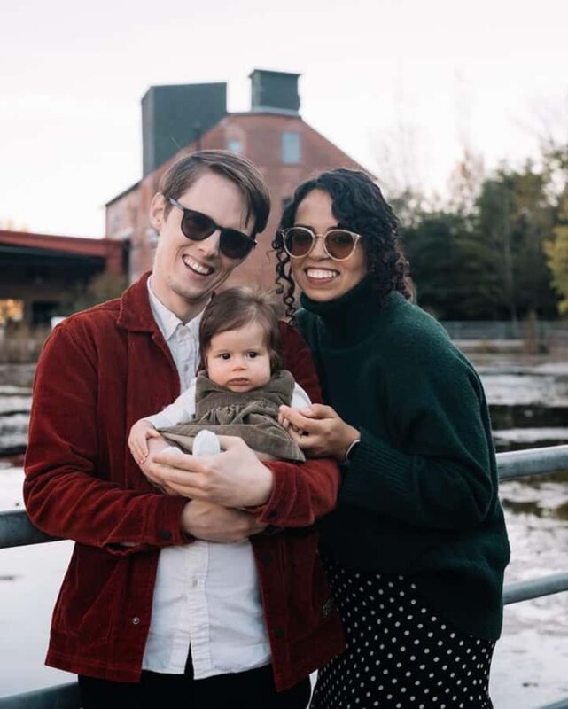 Toronto Photo Tour with a Private Photographer - How the Photographer Guides You in Posing Naturally