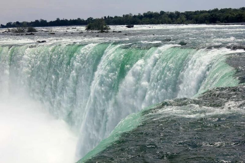 Toronto: Private Niagara Tour & Shopping at Niagara Outlet - Visiting the Iconic Niagara Falls and Its Surroundings