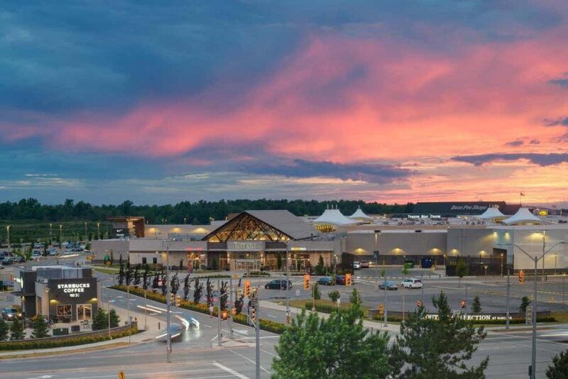 Toronto: Private Niagara Tour & Shopping at Niagara Outlet - Notable Stops: Floral Clock, Whirlpool Aero Car, and Maple Leaf Place