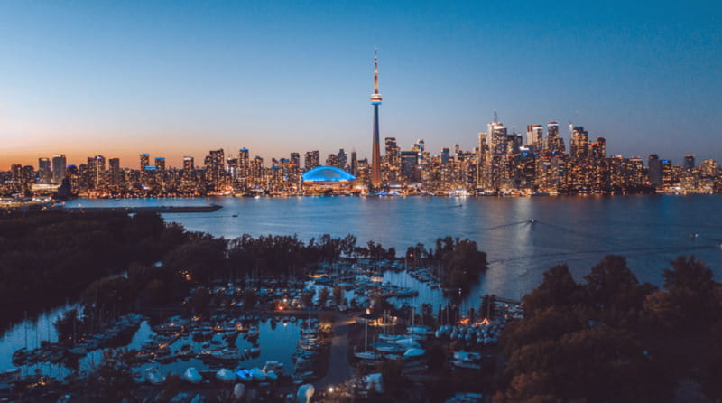 Toronto: Small Group Night Tour with Harbour Boat Cruise - Logistics and Group Size for a Personal Experience