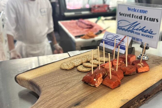 Toronto: St Lawrence Market Food Tour with 6 Food Tastings - Tasting the Classic Toronto Foods