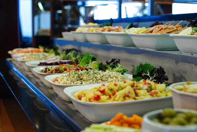 Toronto to Niagara Falls Day Tour with Boat Cruise and Lunch - Tasting Local Delights at Maple Leaf Place