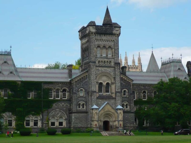 Toronto: University of Toronto Guided Walking Tour - Highlights of the University of Toronto Campus: Main Landmarks and Landfills