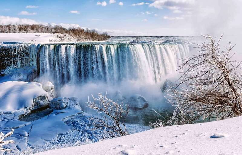 Toronto: Winter Niagara Falls Tour with Attractions Package - The Experience of Guides and Traveler Satisfaction
