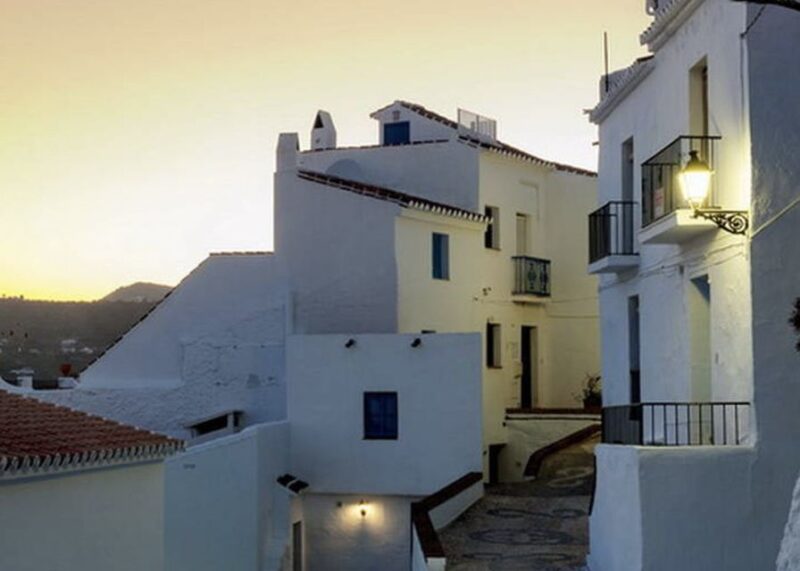 Torremolinos/Benalmadena: Nerja Caves Tour with Frigiliana - Who Will Enjoy This Tour?