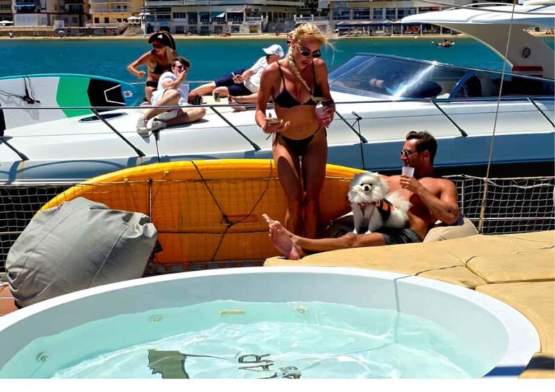 Torrevieja: Pirate Sunday Party Boat Tour - Themed Costumes and Pirate Accessories Add to the Fun