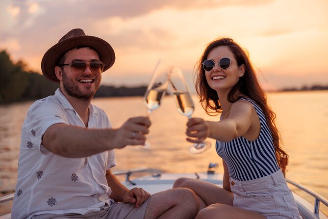 Torrevieja: Sunset onboard Exclusive Boat + Cava - Easy Booking with Free Cancellation