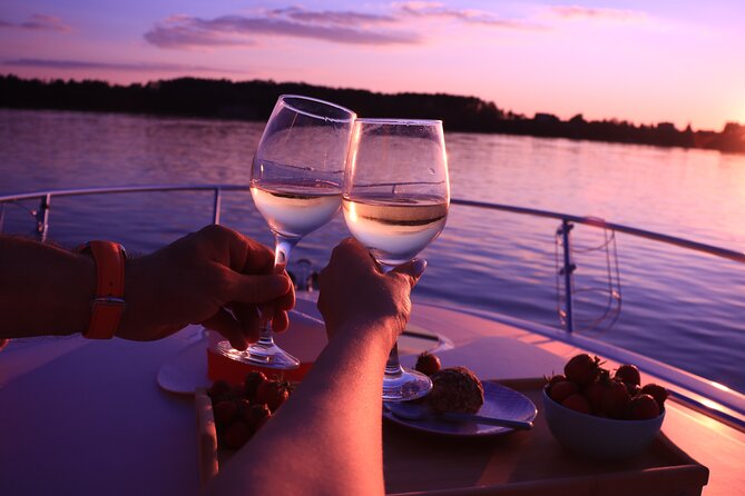 Torrevieja: Sunset onboard Exclusive Boat + Cava - The One Review: High Praise for Comfort and Atmosphere