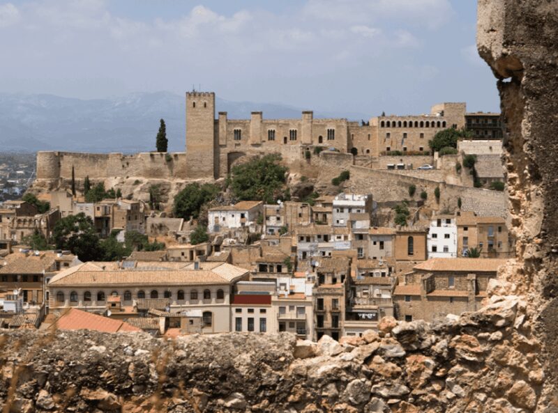 Tortosa: Guided Walking Tour with Cathedral Visit - The Tour Begins at the Giant Model of the Cathedral of Tortosa