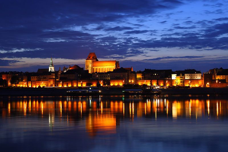 Toru: Full-Day Tour of the City of Copernicus - Visiting the Castle of the Teutonic Order Ruins