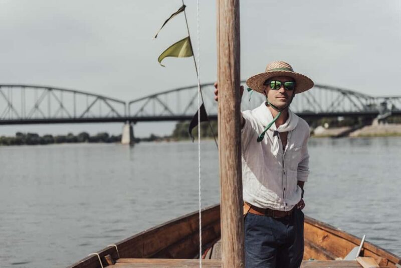 Toru: Scenic Cruise on a Traditional Vistula Wooden Boat - Key Points