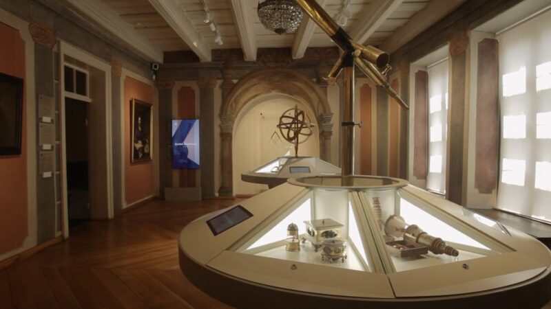 Torun Copernicus Trail and Old Town Private Walking Tour - Discovering the Leaning Tower and Medieval Defenses