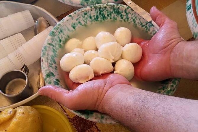 Toss, Bake, Cheers! - Sorrento Pizza Making Class with Wine - Key Points