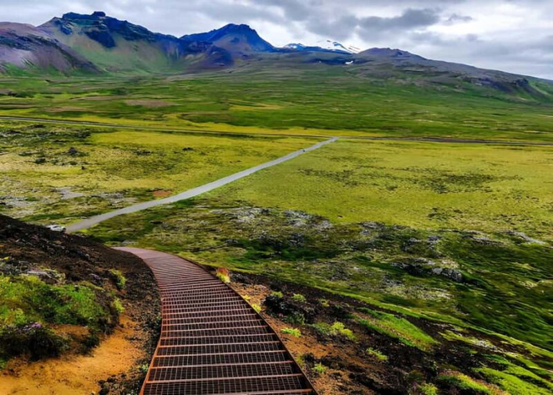 Total Solar Eclipse 2026: Small-Group Tour from Reykjavík - Experiencing the Eclipse: Safe Viewing with Expert Guidance