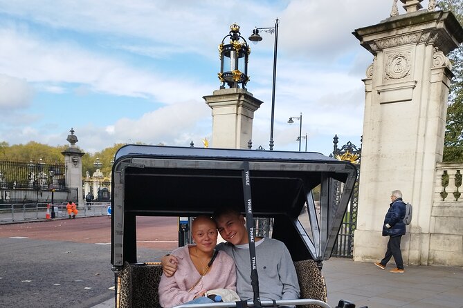 Touching Distance LONDON Rickshaw/Pedicab Private Tour - Discovering the Elegance of Mayfair