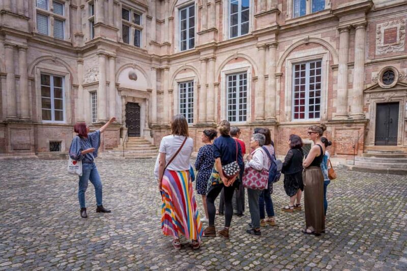 Toulouse and its monuments - guided walking tour in Spanish - Strolling Through Toulouse’s Narrow Streets and the Garonne River Views