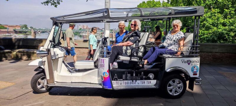 Toulouse: Electric Tuk-Tuk Tour with Photo Stops and Audio - Key Points